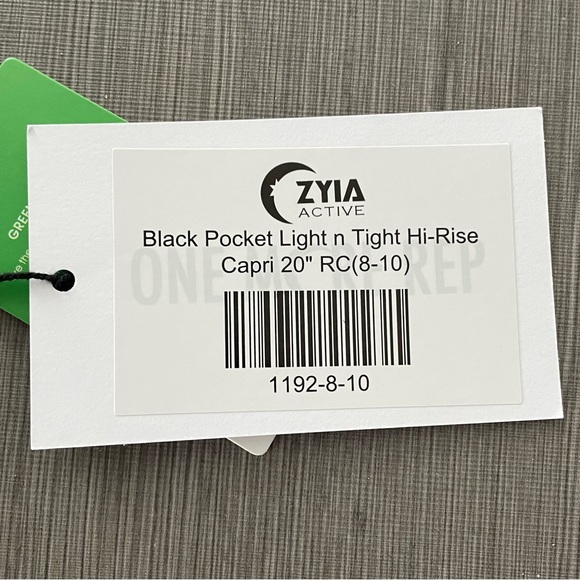 Zyia NWT black pocket light n tight hi rise. Capri - Picture 2 of 3